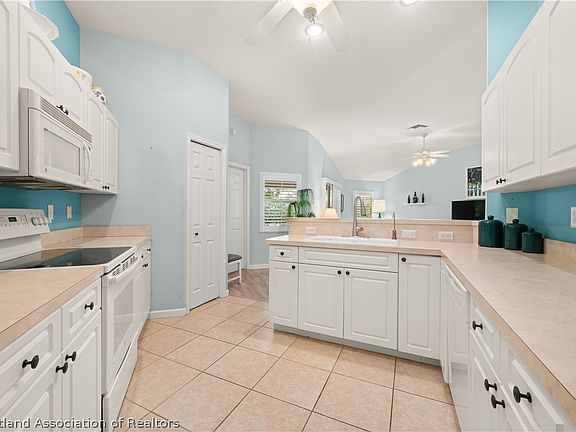 3rd image of 2018 Ashley Oaks Cir