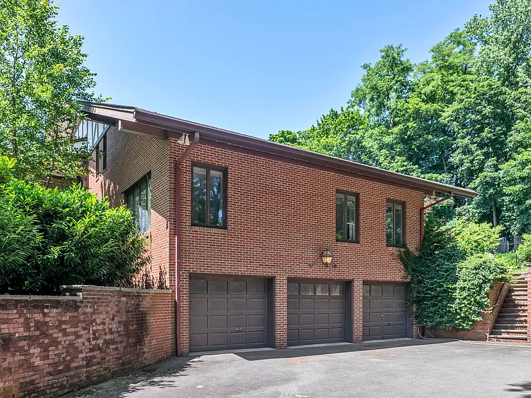 681 Closter Dock Rd — Photo 37