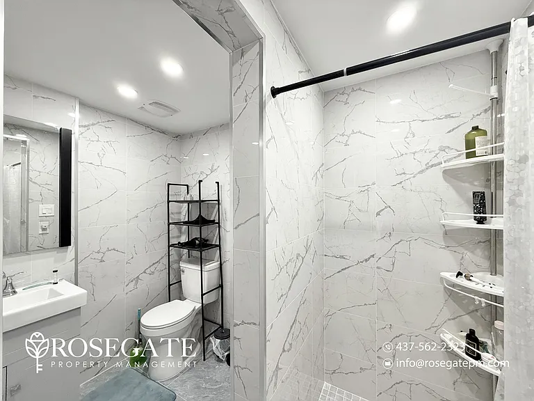 114 Centre St N #B — Photo 14