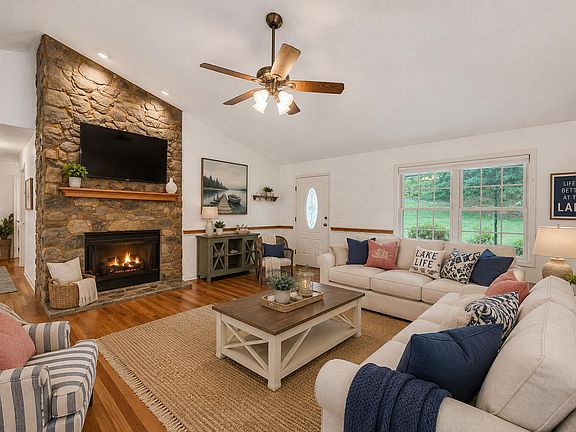 5th image of 5 Walnut Landing Cir