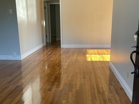 3rd image of 728 Southwood Drive