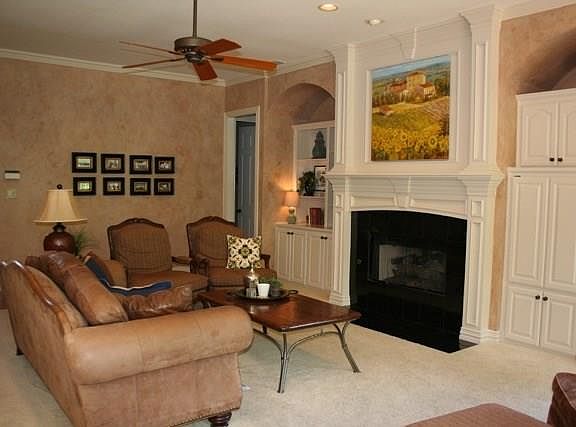 4th image of 319 Martel Ln