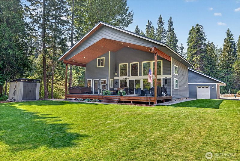 2nd image of 2303 Pine Tree Road