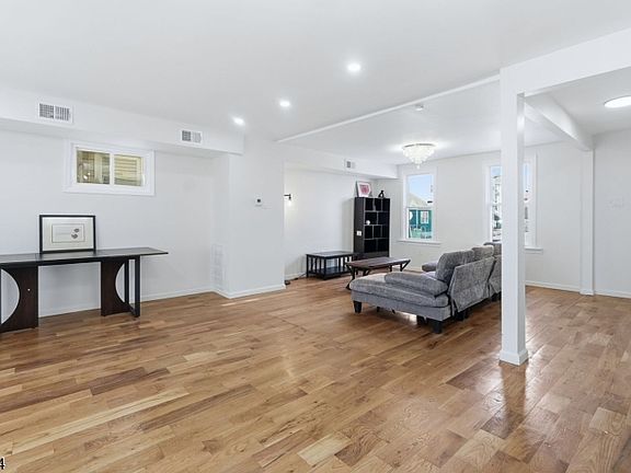 3rd image of 64 Willoughby St