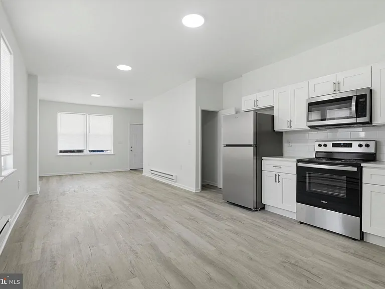 2209 W Toronto St — Photo 4