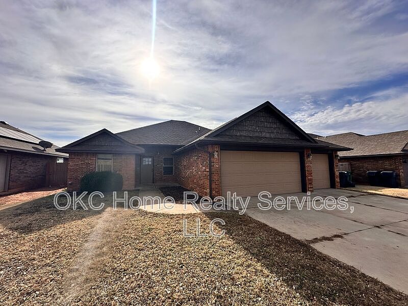 1st image of 2412 SE 92nd Ter
