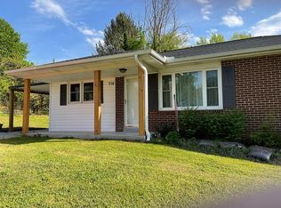 718 Loop Rd, Hendersonville, NC 28792