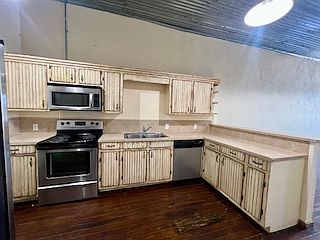 5th image of 211 W Washington Ave #4