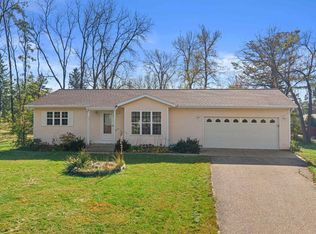 421 McKinley Ct, Amherst, WI 54406