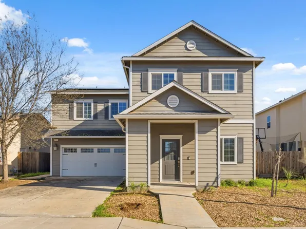 2715 Las Rosas Ave, Clovis, CA 93619