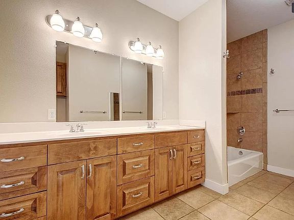 5th image of 4613 Avenue B