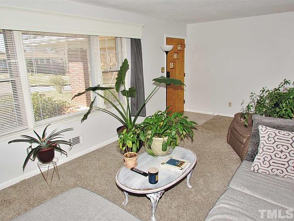 4th image of 2405 Brenda Dr