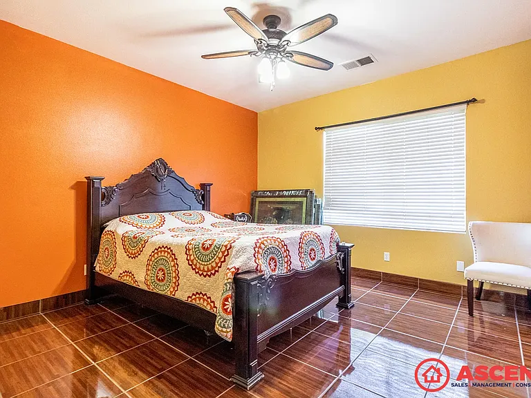 1810 Martinho Ave — Photo 13