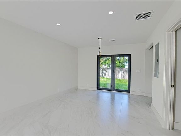 3rd image of 2503 Oceanview Ave #B