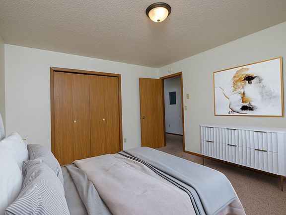 Fargo, ND Oak Court Apartments | Bedroom