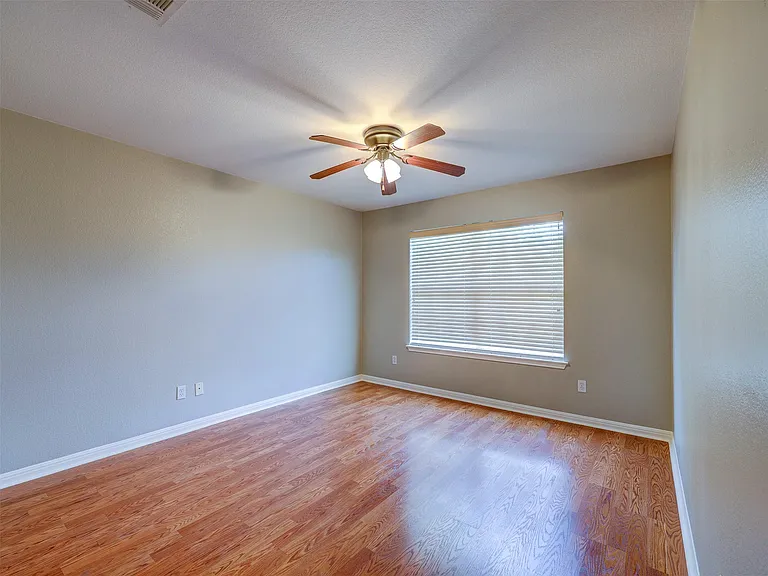 1554 Homewood Cir — Photo 25