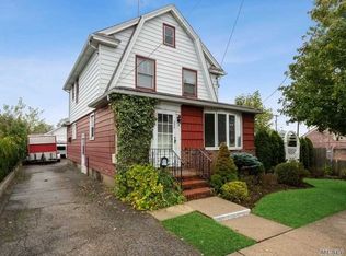 290 Burkhard Ave, Mineola, NY 11501
