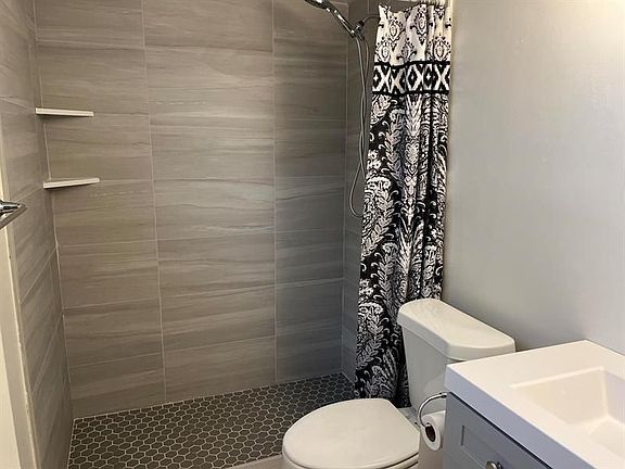 4th image of 301 W Ocean Ave APT 5
