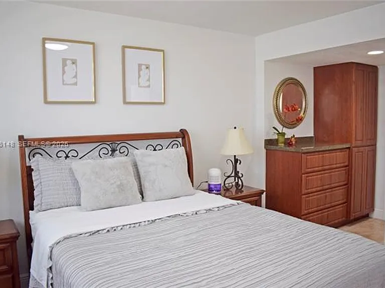 401 Ocean Dr #924 — Photo 11