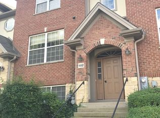 102 Creekbend Ct, Mount Prospect, IL