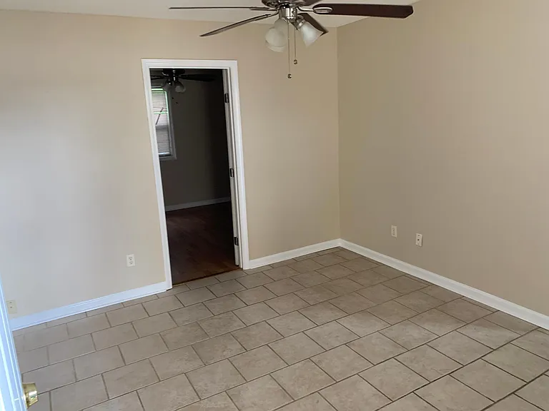 2400 Philip St #6 — Photo 8