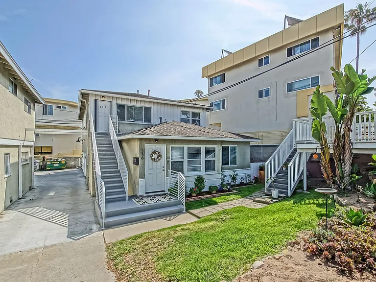 344-348 Calle Miramar — Photo 1