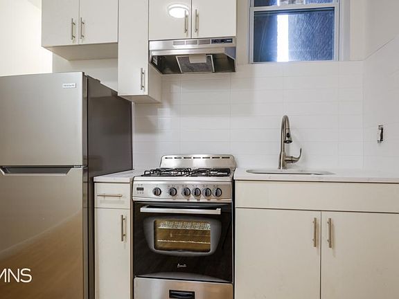 3rd image of 2306 A C Powell Blvd APT 1B