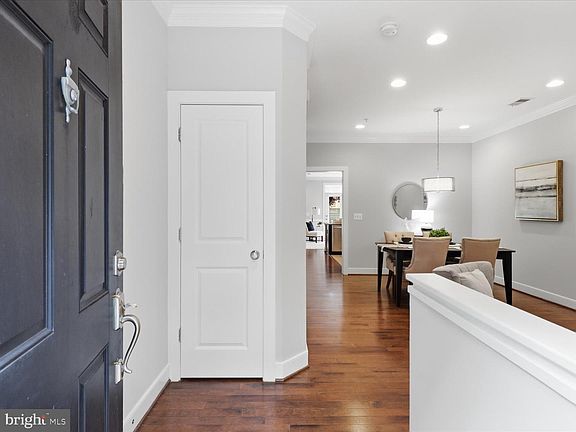 3rd image of 932 N Columbus St