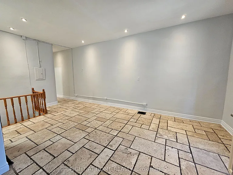 550 Yonge St #3F — Photo 9