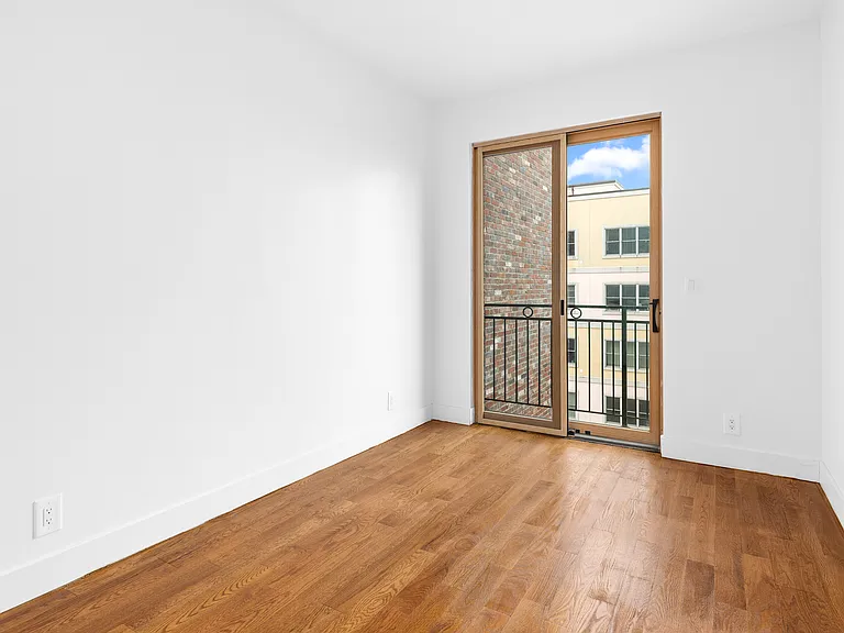 1006 Gates Ave #6 — Photo 7