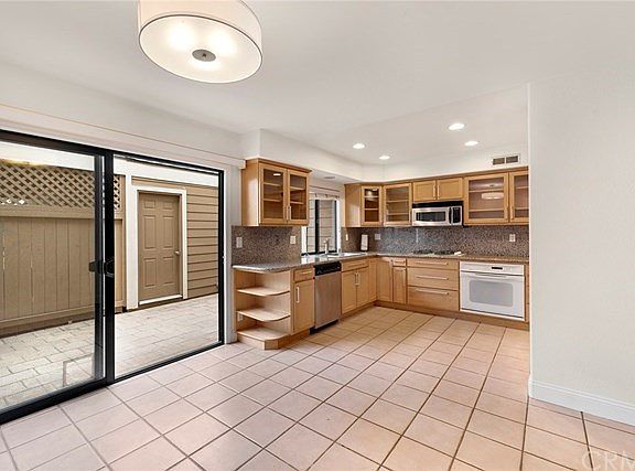 5th image of 15 Seabird Ct #15
