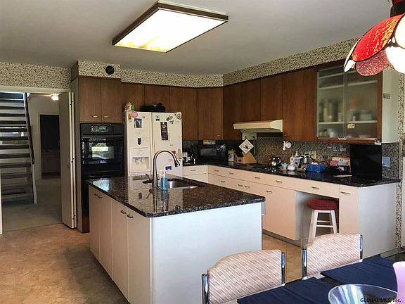4th image of 52 Wincrest Dr