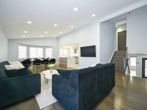 320 Whitman Drive image 11 of 27