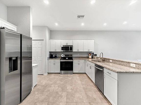 3rd image of 1034 Grantham Dr #1
