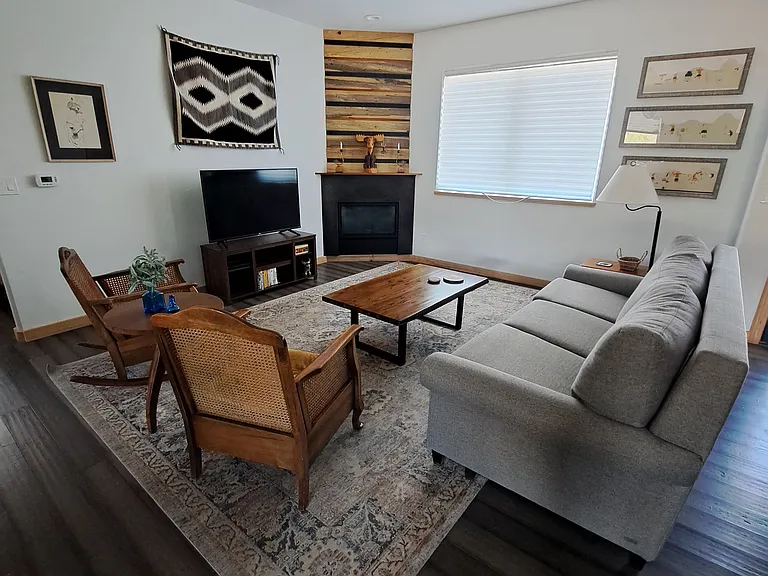 82 Pioneer Ave — Photo 6
