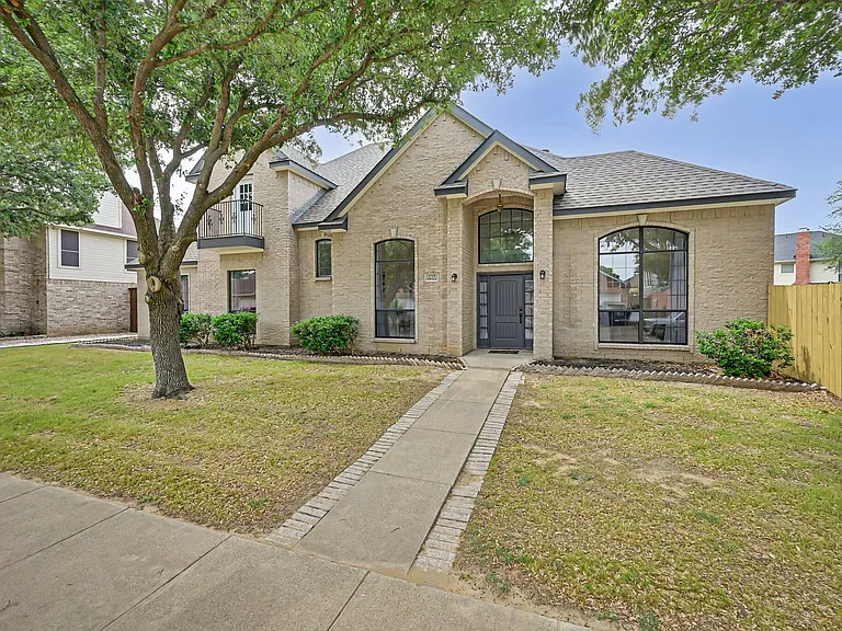 2735 Water Oak Dr — Photo 2