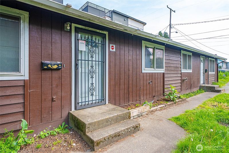 3rd image of 6919 Carleton Avenue S