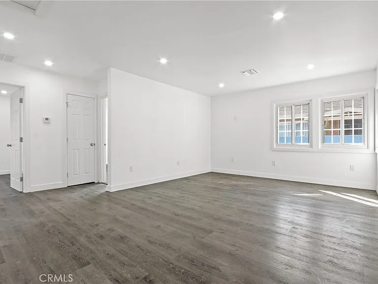 11006 S Truro Ave — Photo 8