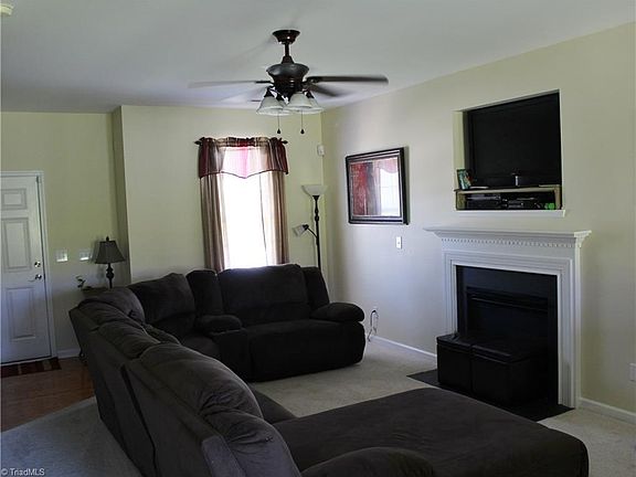 3rd image of 3523 Panarama Dr