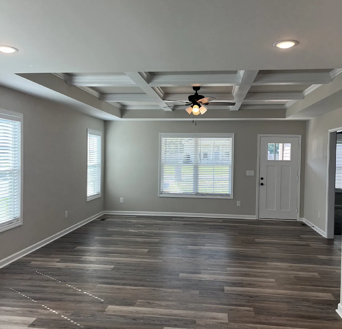 3 bed, 2.0 bath, 1370 sqft, $1,945 — Photo 4