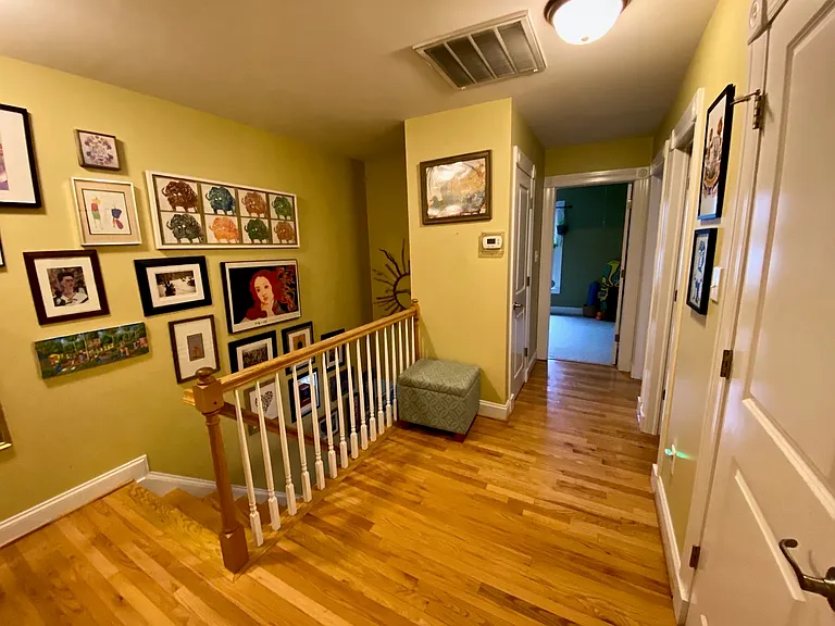 520 1/2 S Laurel St — Photo 8