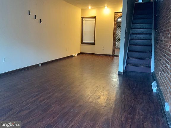 4th image of 828 W 5th St