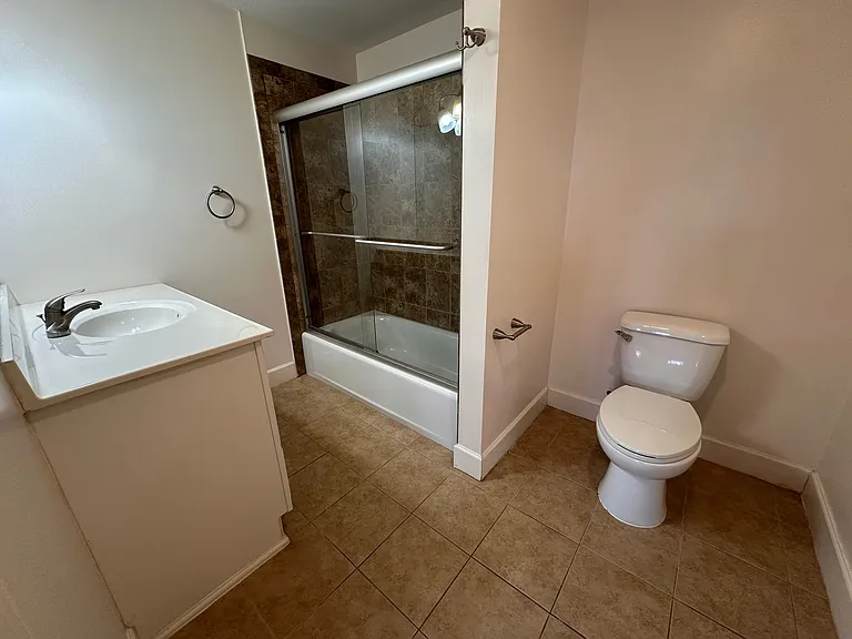 39 Village Cir #10 — Photo 11