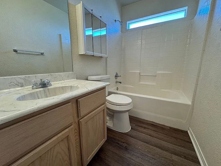 1606 Dugger Cir #C — Photo 8