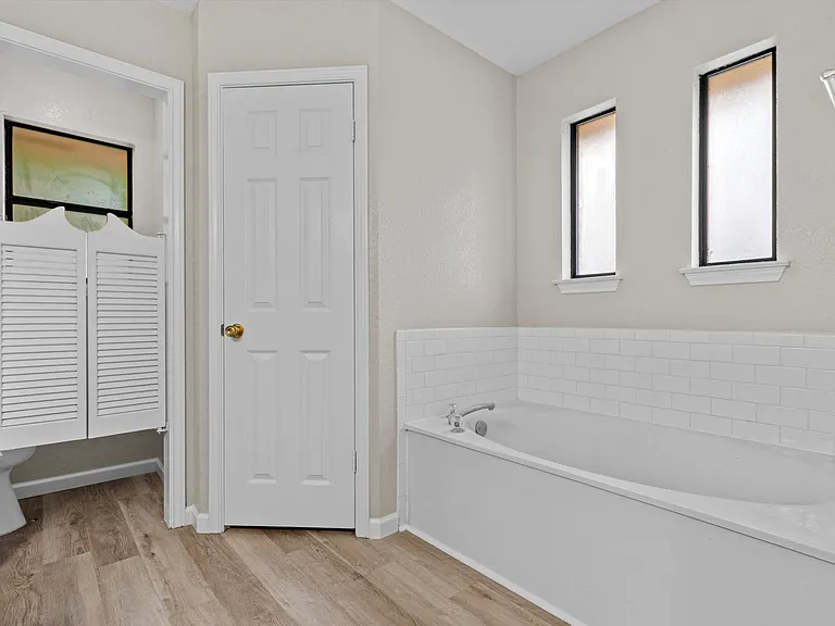 180 County Road 4933 — Photo 11