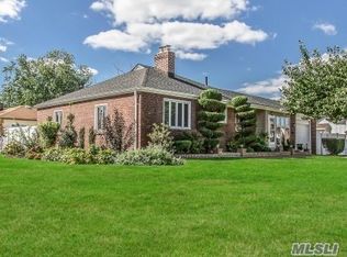 121 Front St, Freeport, NY 11520
