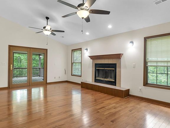 4th image of 157 Bay Colony Rd