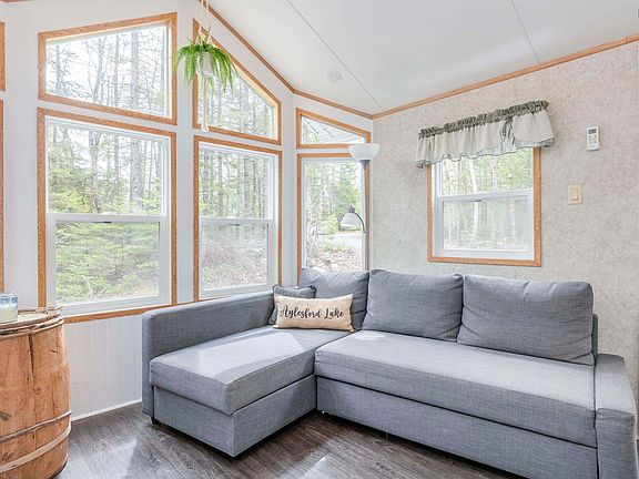 5th image of 18 Loon Ln
