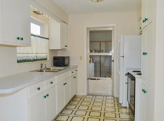 5th image of 1600 Cambridge Dr