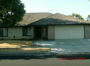 2322 Robinwood Ave, Clovis, CA 93611